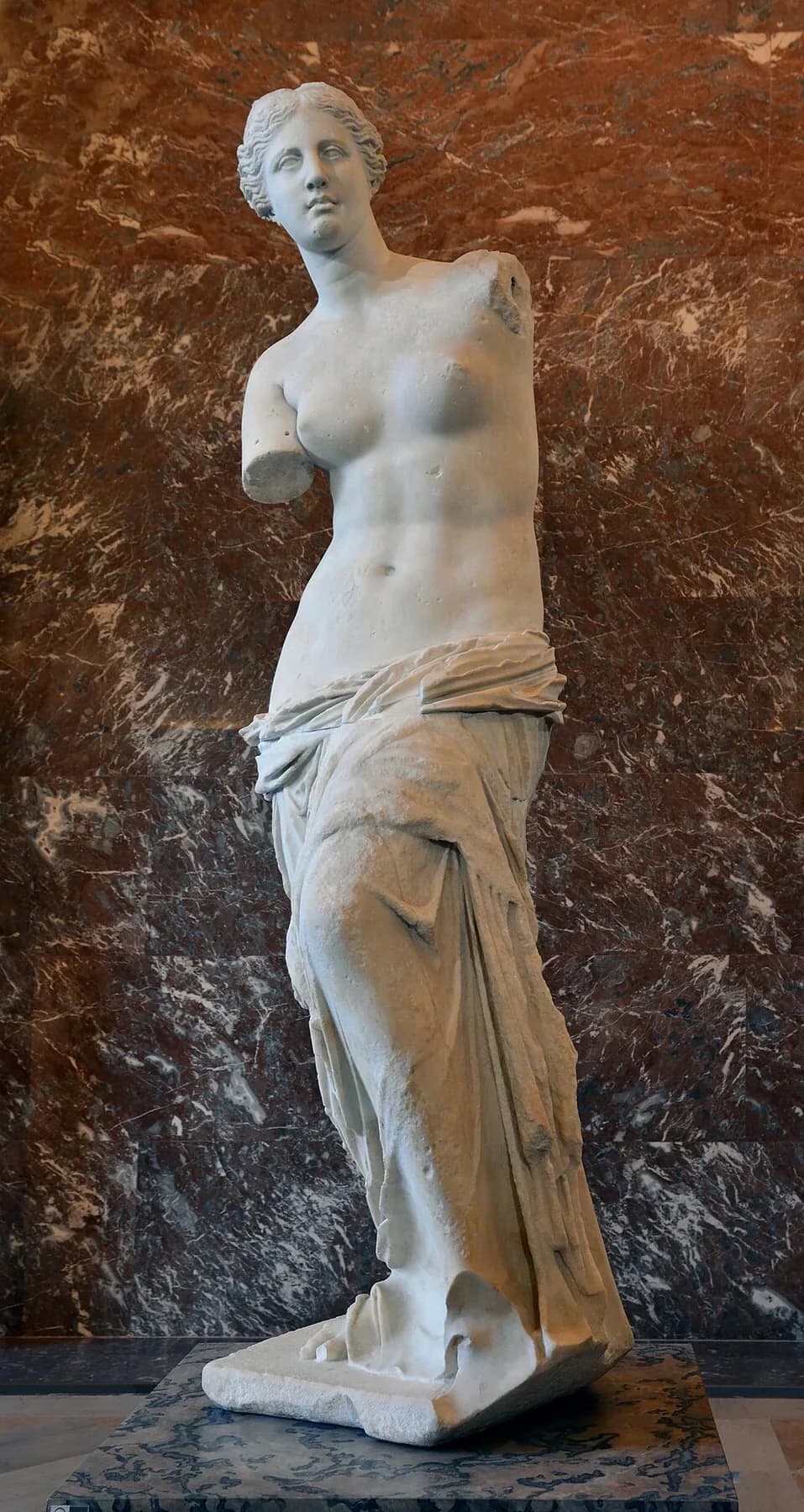 مجسمه Venus de Milo در موزه لوور پاریس